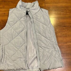 Light gray. Vest. Ny.